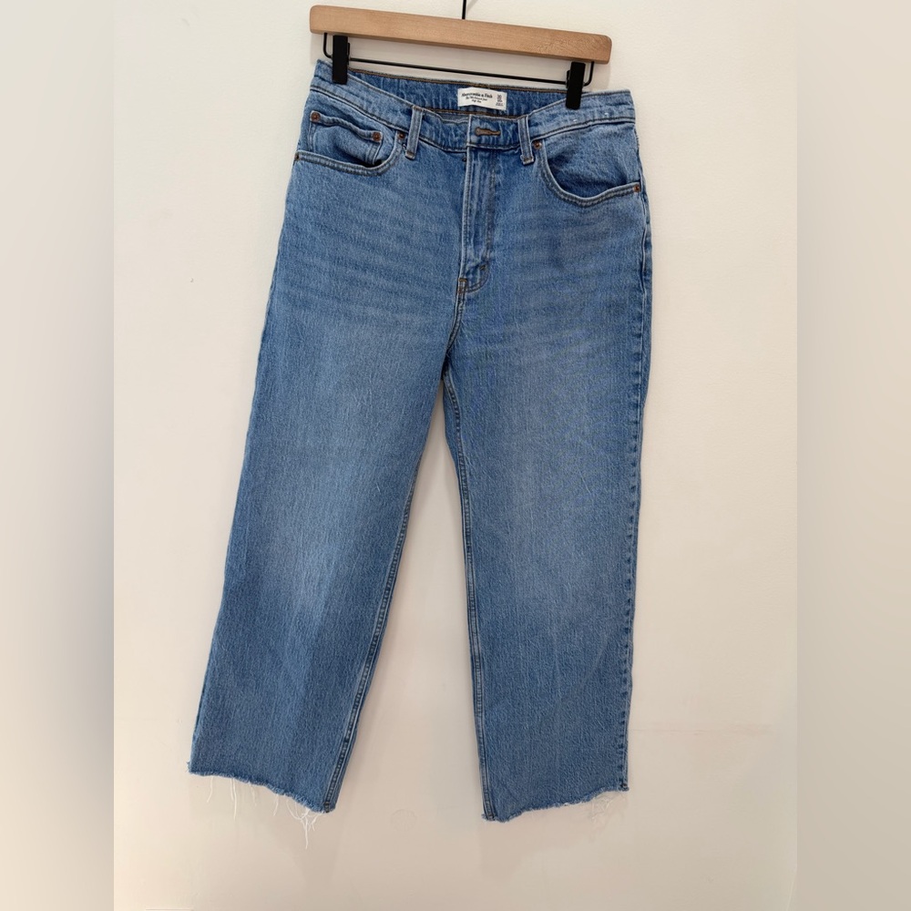 Abercrombie & Fitch The 90’s Relaxed Jean High Rise. Size 10S